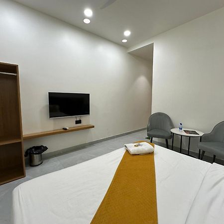 Hotel Sky Way Inn Hisār 外观 照片