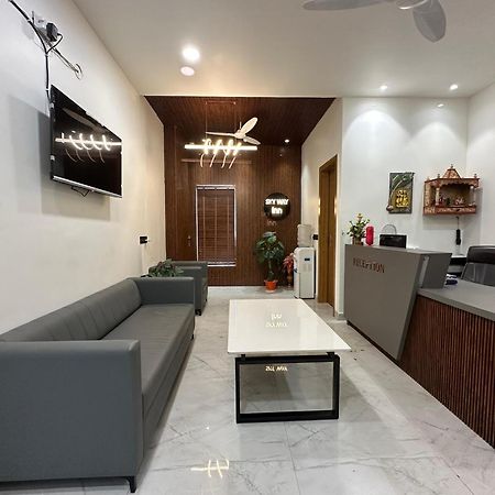 Hotel Sky Way Inn Hisār 外观 照片