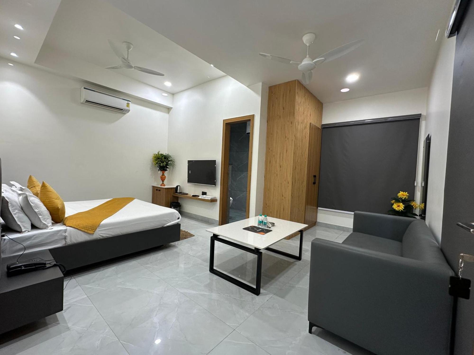 Hotel Sky Way Inn Hisār 外观 照片