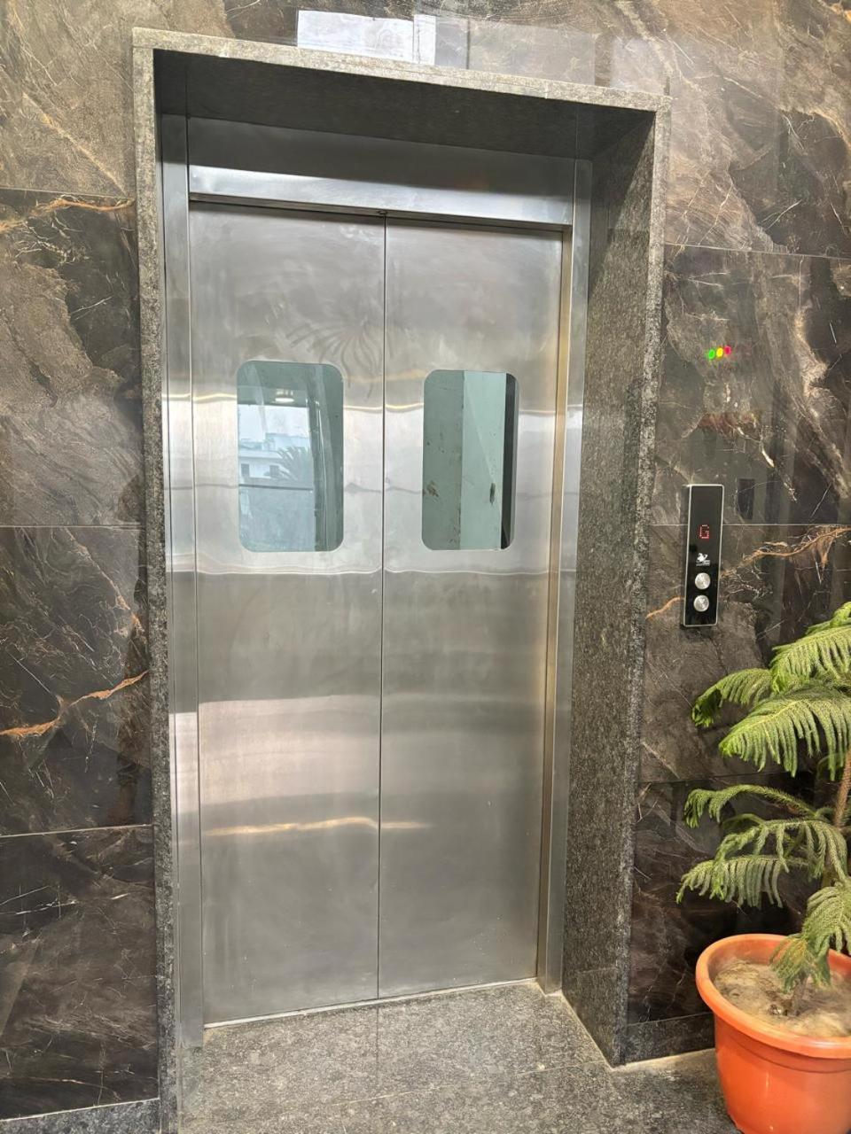 Hotel Sky Way Inn Hisār 外观 照片