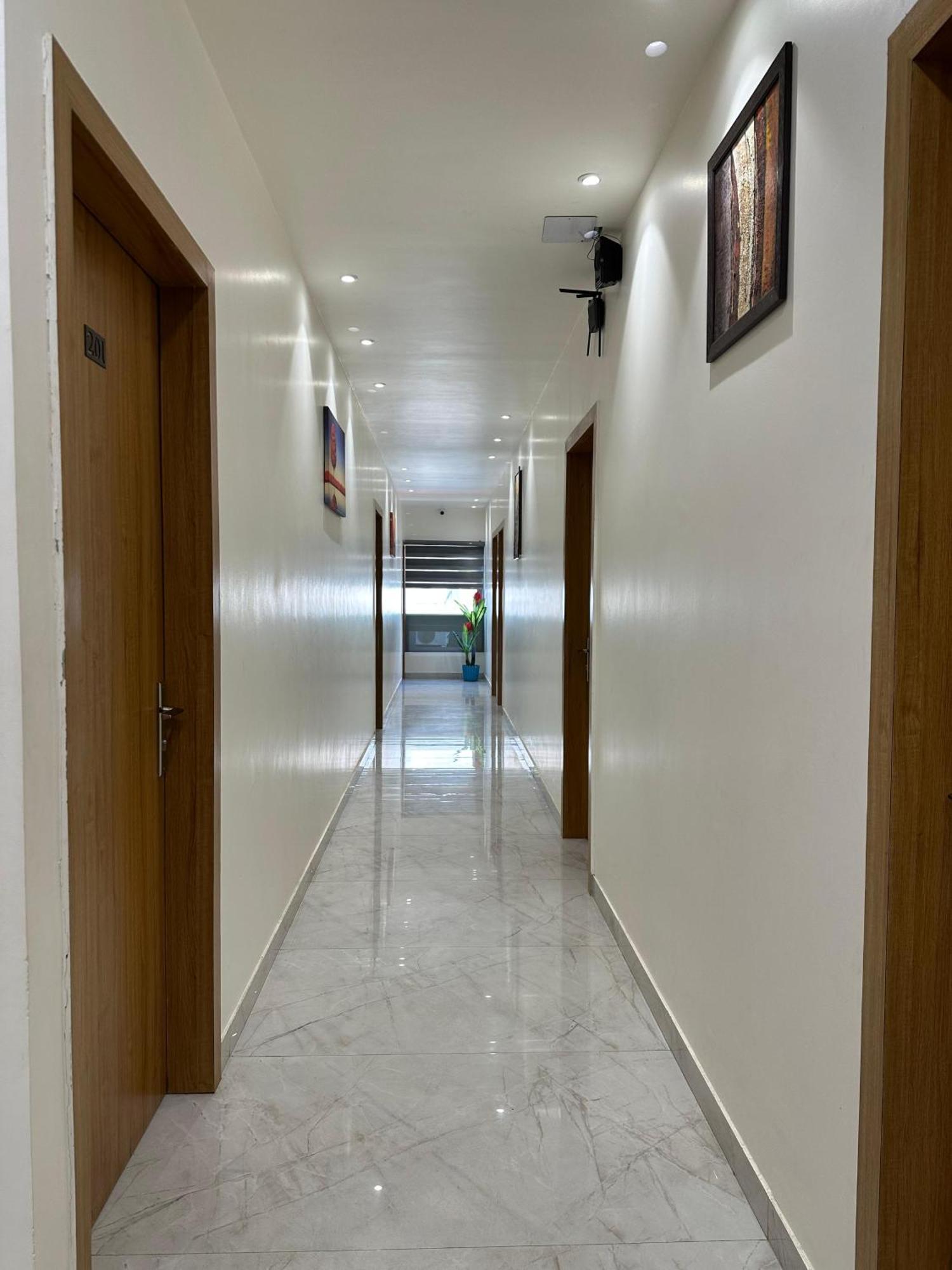 Hotel Sky Way Inn Hisār 外观 照片