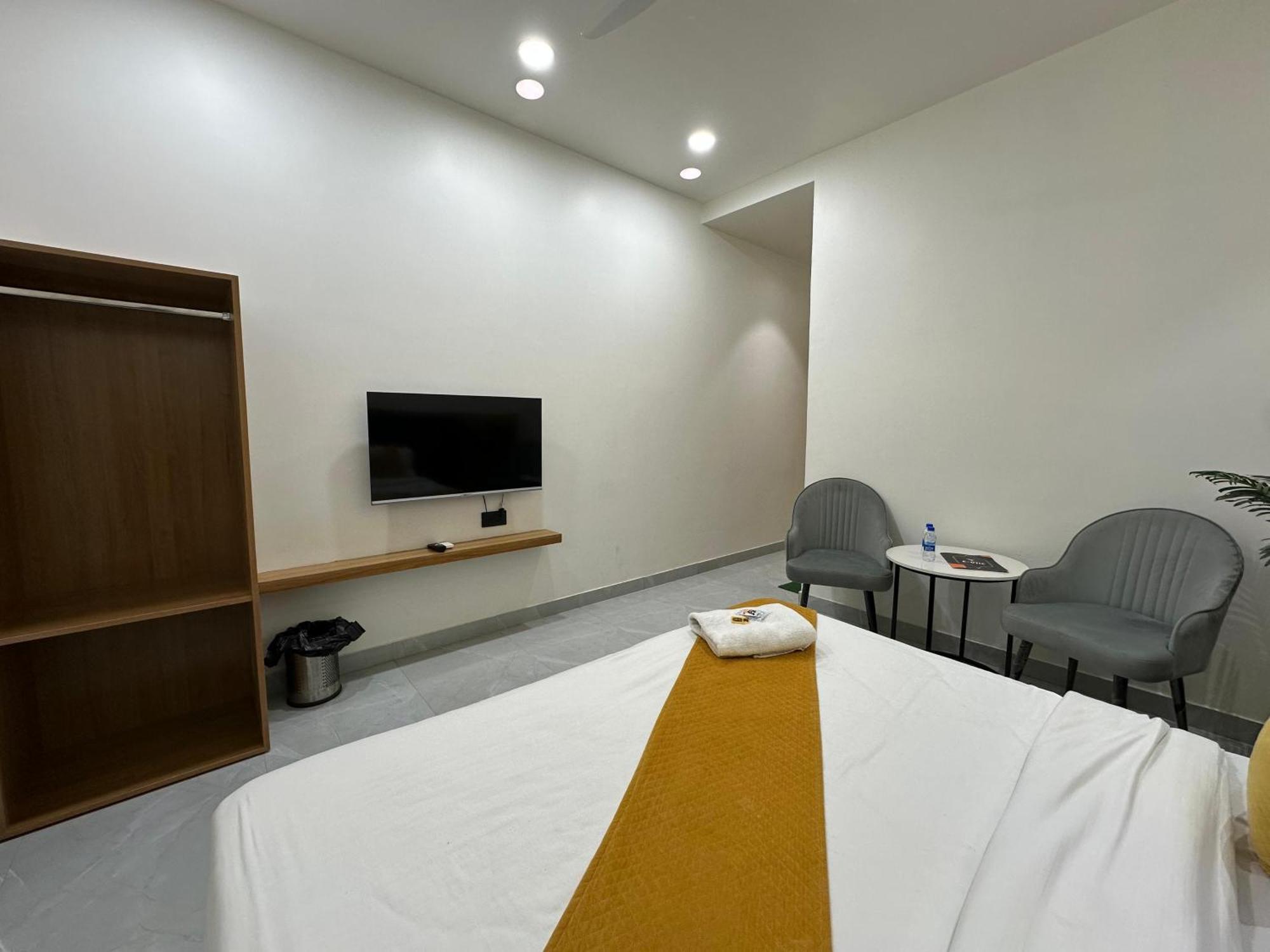 Hotel Sky Way Inn Hisār 外观 照片