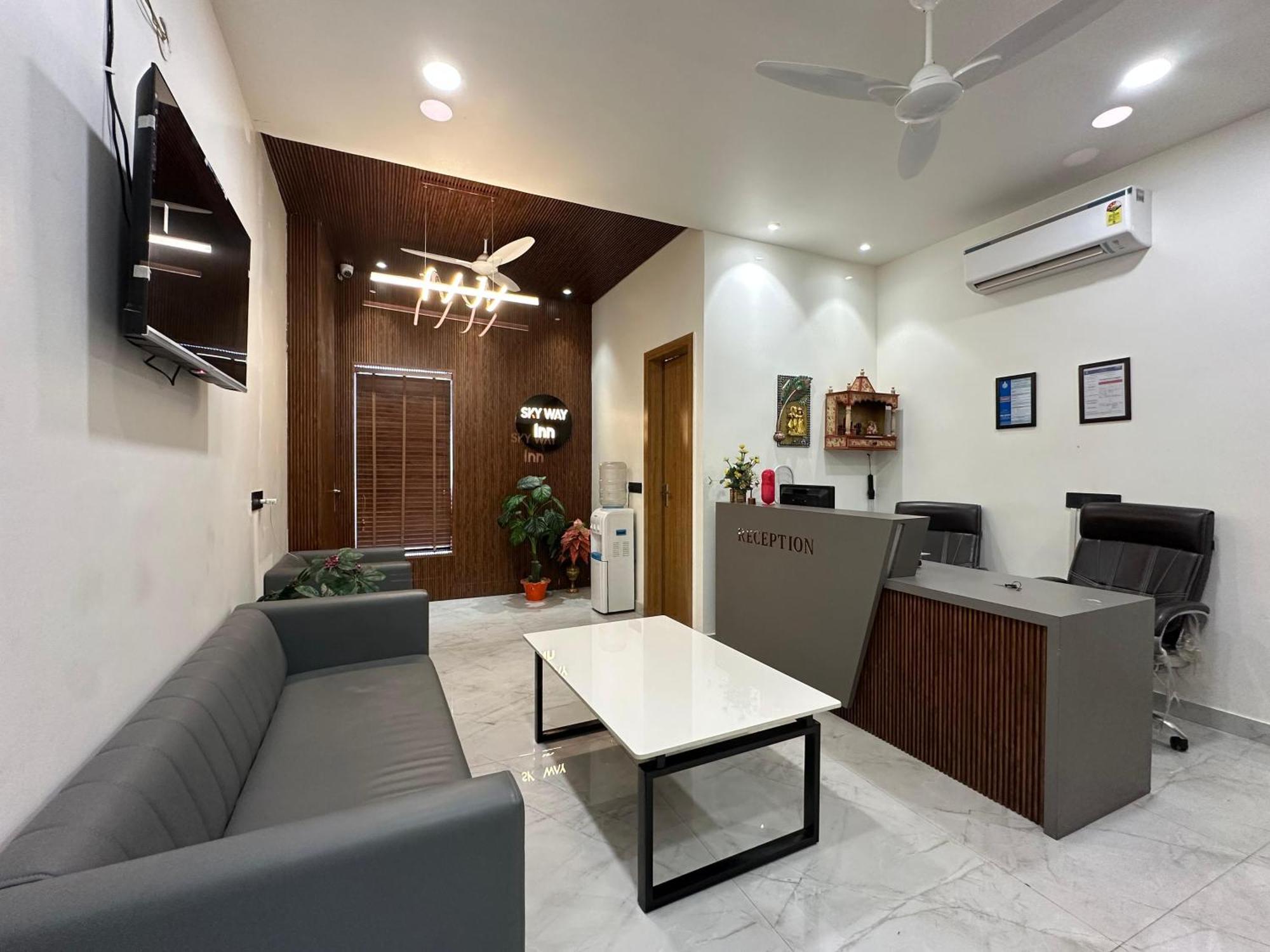 Hotel Sky Way Inn Hisār 外观 照片
