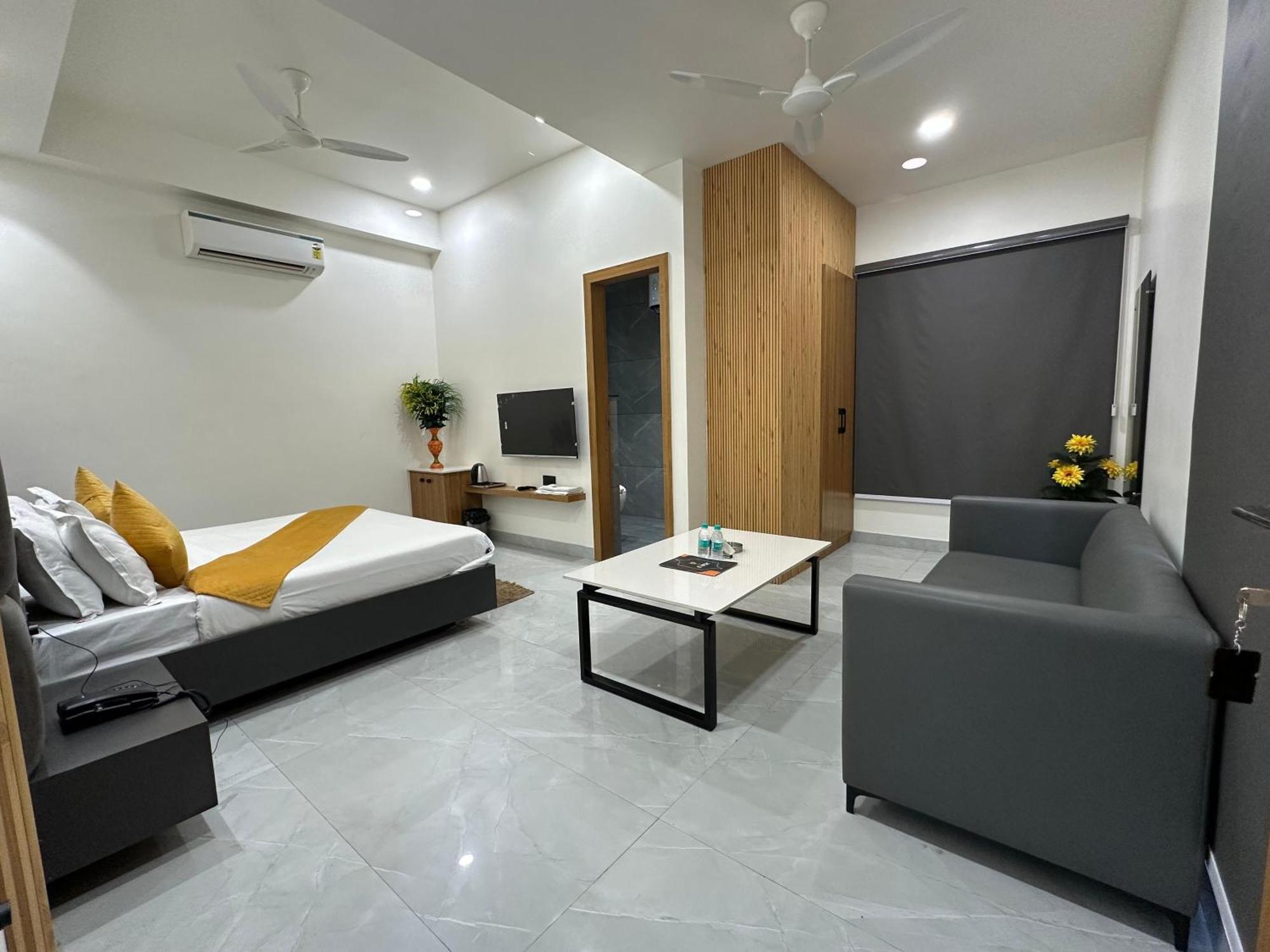 Hotel Sky Way Inn Hisār 外观 照片